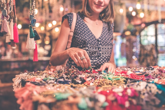 Compre joyas con piedras natales en línea