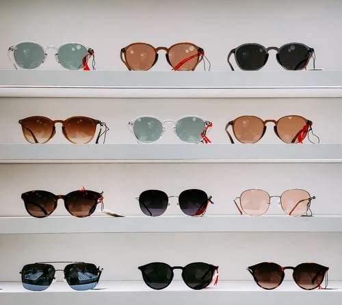 Desde gafas de sol tipo ojo de gato hasta gafas de aviador, aquí te contamos cómo encontrar las mejores gafas de sol para tu rostro
