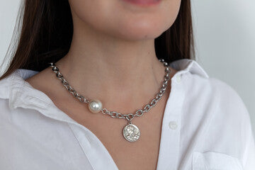 Qu'est-ce que les bijoux en argent sterling ? En quoi sont-ils différents de l'argent ?